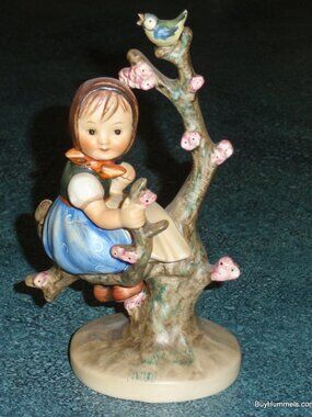 "Apple Tree Girl" Goebel Hummel 6" Figurine #141/1 TMK3 - Vintage Collectible!